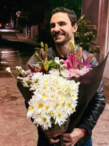 Si me quieren hacer feliz regálenme flores 🌹

@adriancueof 🎵🎤

💪🏼