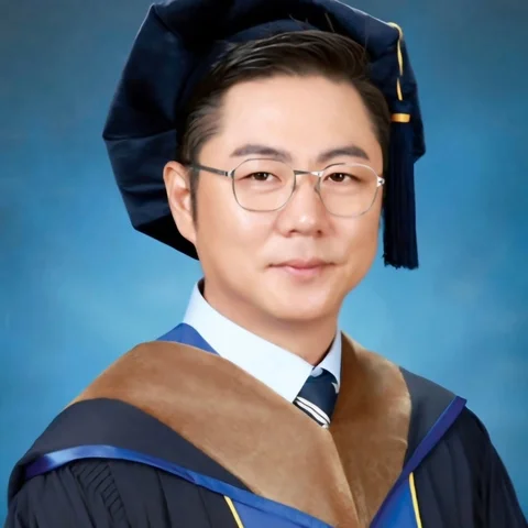 다음 주면
2년간의 대학원 여정이 마침표를 찍습니다.

강의실에서,
팀 프로젝트에서,
각자의 자리에서
함께 고민하고 버텨준 모든 분들께
진심으로