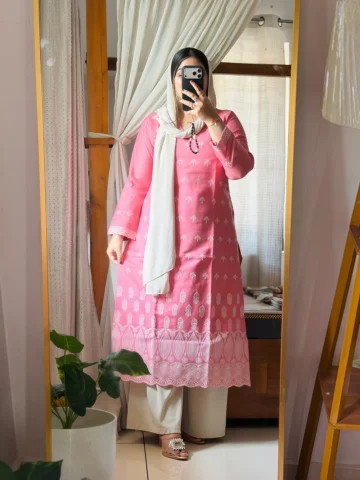 Outfit @efstyles_official 🌸✨
.
.
.
#explorepage #bollywood #outfitinspiration #