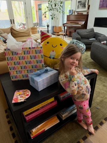 Our little clean freak turned 4 yesterday! Happy birthday sweet Louise 💖🧽