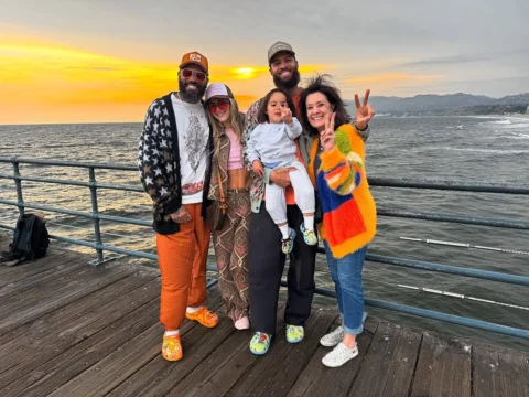 Together is our favorite place ✨
#familytime❤️ 
📸 The dude sleeping on the pier