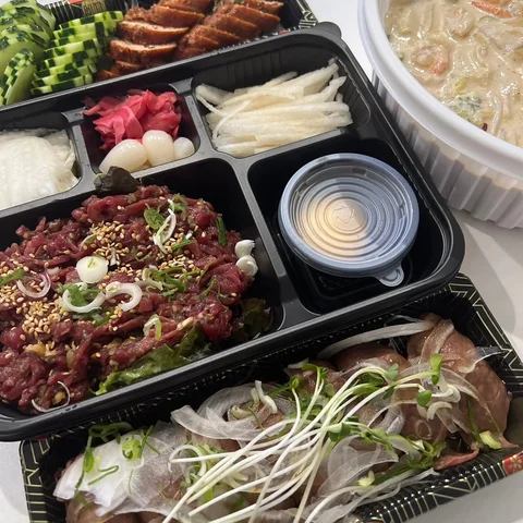 #윳케
배달의 민족에서 홈마카세🥢

#울산육회 #조개술찜 #육사시미
#울산맛집 #성안동맛집 #육회맛집
#성안동술집 #울산술집 #크림짬뽕
#육회