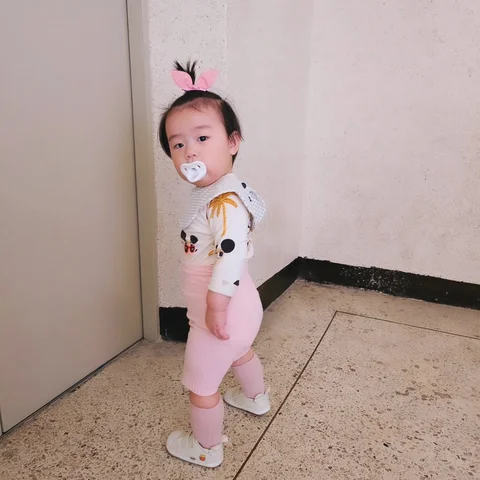 :)
울 하리니 첫 얼집가는날 😋

대견해 아주 대견해
걷는것도 대견한데 얼집이라니🤗