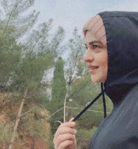 نە ئەز دکەڤم و نە پاشڤەدچم، ئەز چاڤکانییێ ھێزێ مە، نەژادێ من چیانە، ئەز نا ڕاوەس