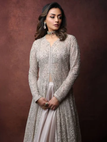 Indian silhouettes, forever favourites…💫🤍✨

Outfit: @anushreereddydesign
Jewel