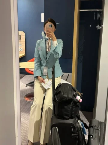 1. 퇴근 2. 출근 🤭 3. 인바를 부탁한다,,,

호텔에만 있었는데 콧물을 얻어온....
창문도 없고 환기도 안되는 호텔에만 있는건 오히려