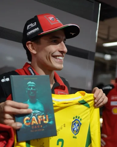 Pure Gold. ✨
History in frames. 
Icons. 🇧🇷⚽️
#BrazilianGP

#ForzaDucati #Ducat