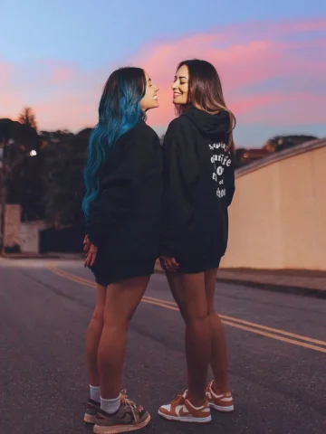 “SUA MÃE”? NOSSAAA!! “Parece irmãs”…..👯‍♀️🤣 Essa com certeza é a frase que mai