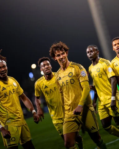 TEAM 💛