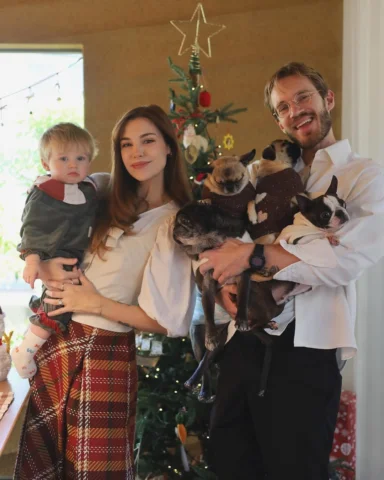 Merry Christmas! 🎄 💫 
We spent a cosy Christmas Eve at home - Santa made an ap