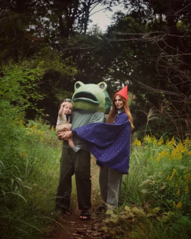 Happy Halloween from the Kjellbergs! 🎃🔺🐸🫖