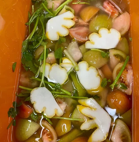 #대저토마토 

물김치로 만들면 진짜 끝내주는 대저토마토!!
향이 좋은 수불밀감과 함께 아름다운 봄의 맛!!
#씨즌서울 #수락휴 
예약은 캐치테