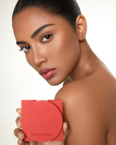 Simplify your sculpt.

An easy-to-use creamy balm that melts into the skin for e