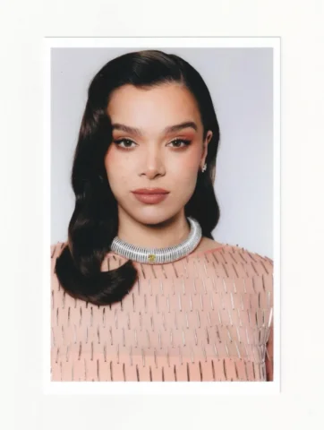 About last night with @haileesteinfeld…

The glam dream team, some kit essential