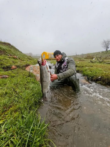 Пока все сидят дома мы отправились в горы 🏔️
поставили палатку ⛺ и просто насла