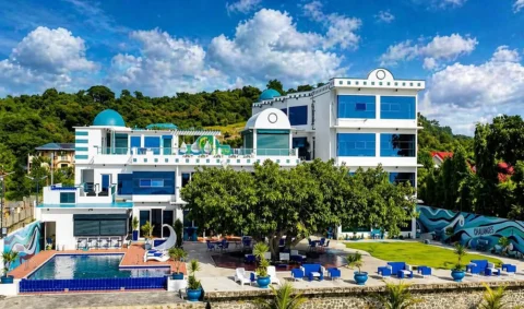 Life’s better by the beach 🌴 Book your stay now at Ohanawave Beach Resort Hotel