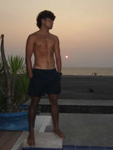 @keanu_ph meets Ranked #1 Surfer in the Philippines 2022 @arkfeldnoah wearing ou