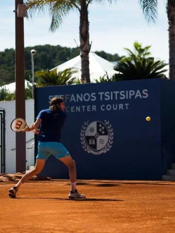 First session.
On the center court that carries his name.

Stefanos Tsitsipas.

