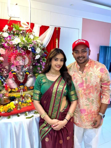 तुम्हाला आणि तुमच्या कुटुंबाला गणेश चतुर्थीच्या खूप खूप शुभेच्छा.
गणपती बाप्पा म