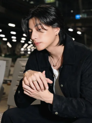 Ready to Paris🇫🇷 @chaumetofficial
#chaumet