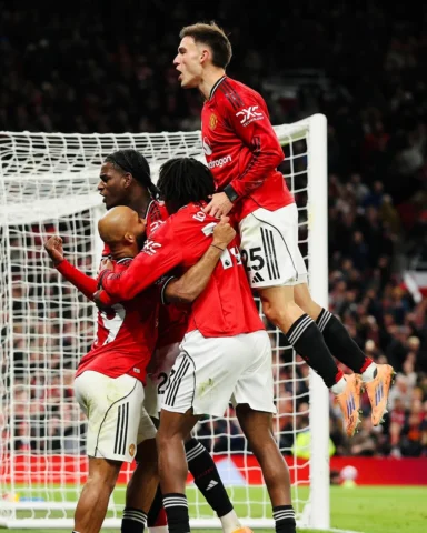 Three big points at home. 

All together as a family 👊🏽

@manchesterunited @pr