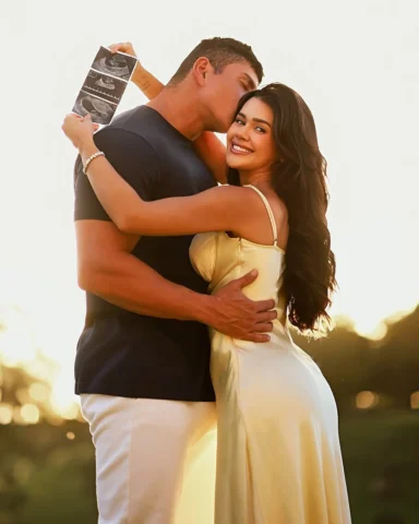 O amor que começou entre nós… agora cresce dentro de mim. Estou grávida 🤰🏻🤍