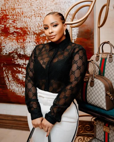 A night out with my @gucci fam 🖤

💧: @gucci 
📸: @kpaparazzi_ 
💄: @iamdeborah