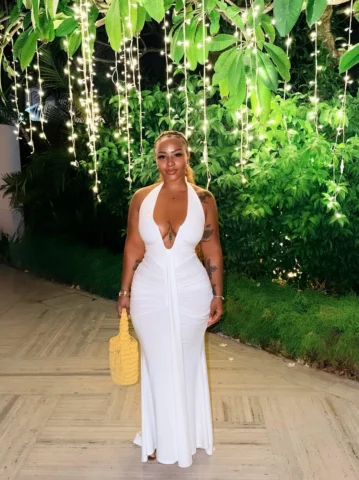 🤍✨ 

👗: @poise_swimwear 
💇🏾‍♀️: @jullz_hairstylist