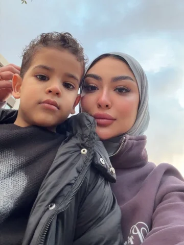 سندى وعمرى وضهرى وكل حياتى ربنا يباركلى فيگ والعمر كلة وانت حياتى كلها وأغلى من 