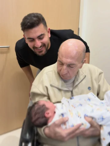 ⁨	إن لله وإنا إليه ل راجعون
'ابو شريك' هيك كنت دايما تناديني يبوي
رحت وتركتني يا