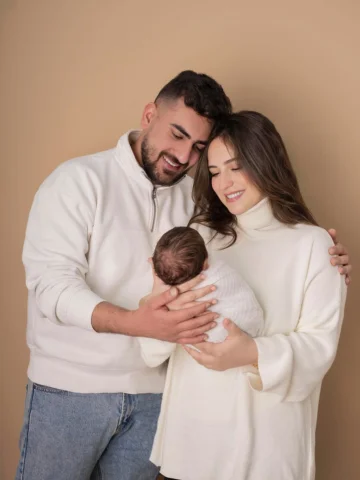 ⁨	⁨	الحمدلله ٢٠٢٥ كانت احلى سنة لانه الله رزقنا فيها وصرنا بابا وماما 👶🏻🍼
ما 