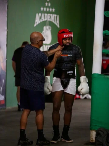 É Hora de vencer 🥊 

🥊@championteamluizdorea 
🥊@luiz_dorea 
🥊@alan_mendes898