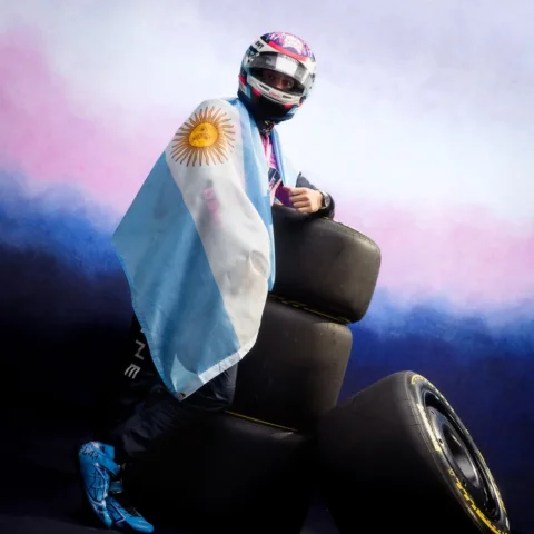 QUE LOCURAAAAAAA manejar un f1 en casa va a ser de los mejores momentos de mi vi