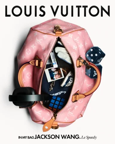 In Jackson Wang’s bag. A glimpse into the House Ambassador’s soft pink Speedy un