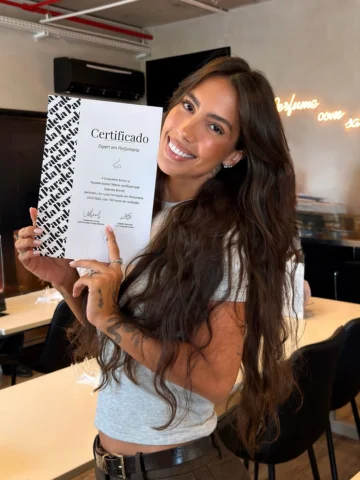 Oficialmente EXPERT EM PERFUMARIA pela @paralela_escola_olfativa 💫
Foi um ano i