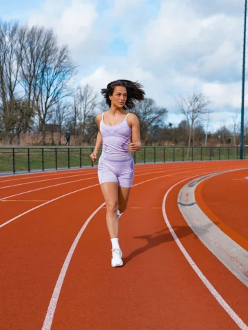When I’m not in the gym, find me here💅🏽back in purple with @myproteinnl💜 >>ex