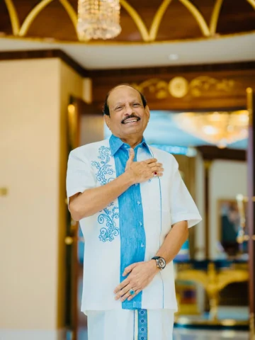 ലോകത്തുള്ള എല്ലാ സഹോദരി സഹോദരന്മാർക്കും സമാധാനത്തിന്റെയും ഐശ്വര്യത്തിന്റെയും സന്
