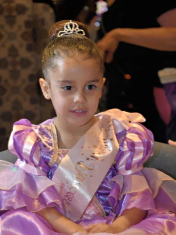 Hoje o meu coração amanheceu ainda mais cheio de amor. Minha netinha Júlia está 