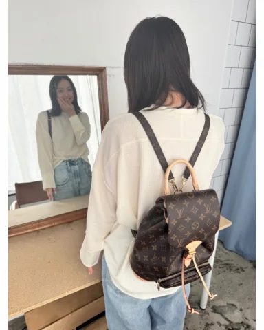 .
撮影終わりに。

ルイヴィトンのリュック、
とっても可愛くてお気に入り♡
シンプルなお洋服に合わせてます！
両手が空くのもリュックの魅力😉
これで母ちゃん