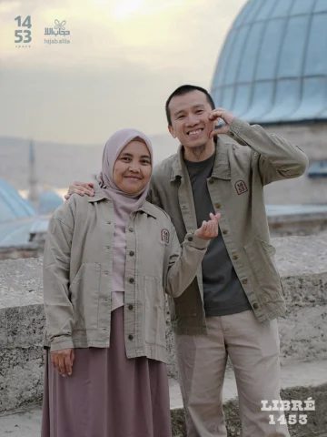 Yang kita pakai bukan sekadar menutup diri, tapi menunjukkan siapa kita. 

Denim