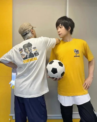 事隔一年，我心中要加入五月天組成六月天這團火越燒越烈， @ashin_ig 見狀，立即敦促我停止這種想法，直接把我穿上台唱鹹魚，我感動了。
@imayday55