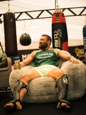 Legs still sharper than a guillotine. 💥 Training with the young wolves, sharpen