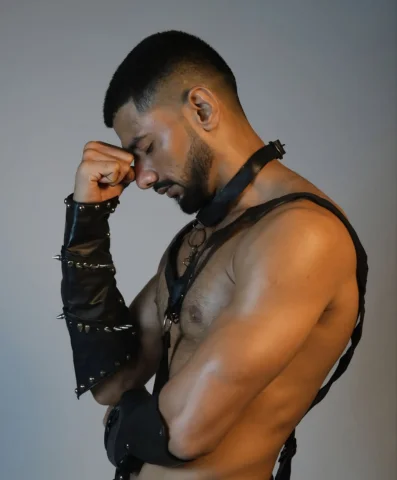 “New cut, same hunger. This is not a look, it’s a mindset.”

Click by @aura__vis
