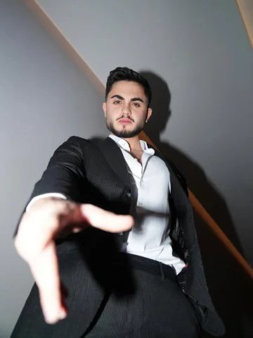 Silence suits the confident 😉🔥

@tuxedo.dubai 
@naddaf_vfx