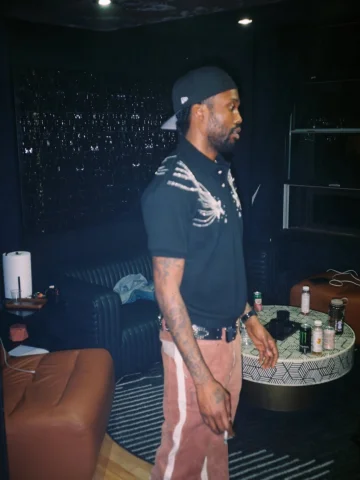A lil Arabic dime don't know meek mill I just told her my name "rihmeek"
