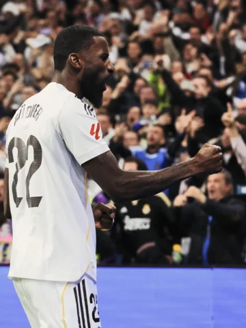 Madrid is white ... 🤍 Gracias Madridistas! Your energy pushed us to those 3 poi