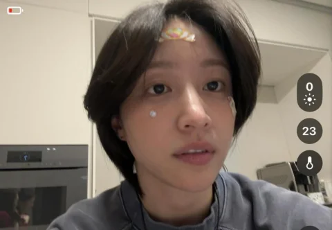 이모한테 예쁜 왕관 붙여줘서 곰아워 👑