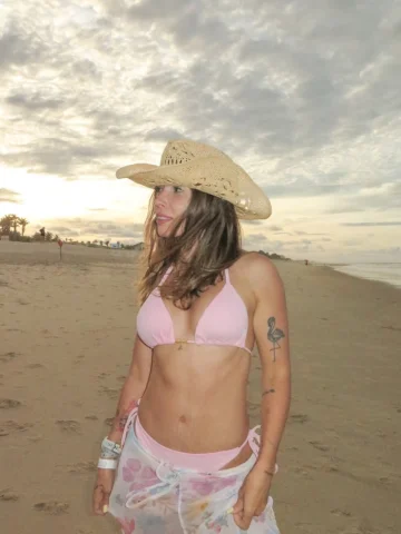 Você só precisa de um pôr do sol na praia, se possível no @beachpark 😏✨💕