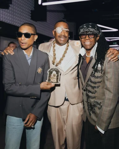 Always standing on the shoulders of giants. Thank you @moboawards for the Global
