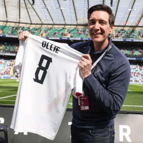 🧙 Casting a spell pitchside! Harry Potter star, Oliver Phelps at the Allianz 🤩